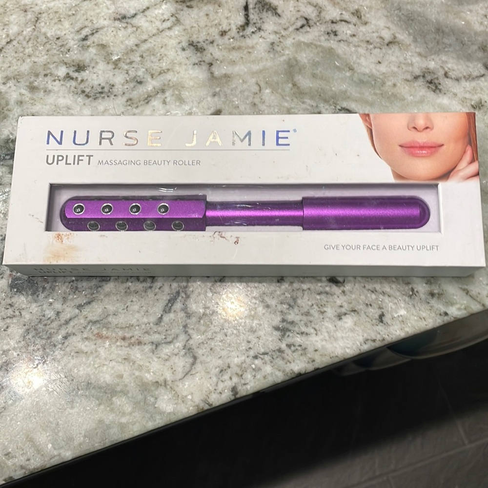 Massaging beauty roller